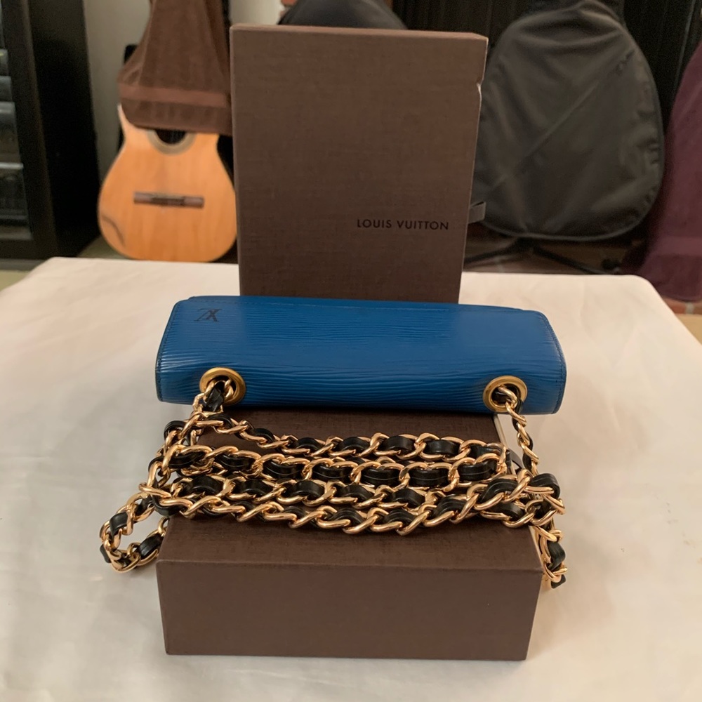 LOUIS VUITTON Credit Blue Bifold Epi Sarah Wallet - Picture 6 of 12